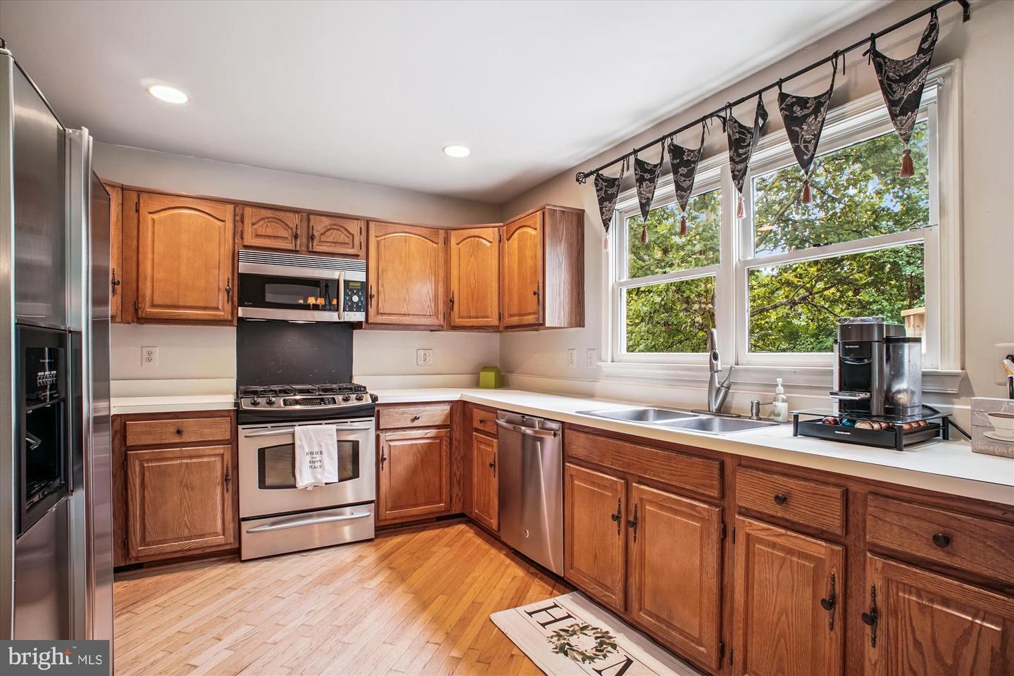 13605 OLD CHATWOOD PL, CHANTILLY, Virginia 20151, 4 Bedrooms Bedrooms, ,3 BathroomsBathrooms,Residential,For sale,13605 OLD CHATWOOD PL,VAFX2259516 MLS # VAFX2259516