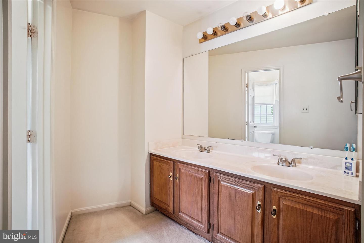 13605 OLD CHATWOOD PL, CHANTILLY, Virginia 20151, 4 Bedrooms Bedrooms, ,3 BathroomsBathrooms,Residential,For sale,13605 OLD CHATWOOD PL,VAFX2259516 MLS # VAFX2259516