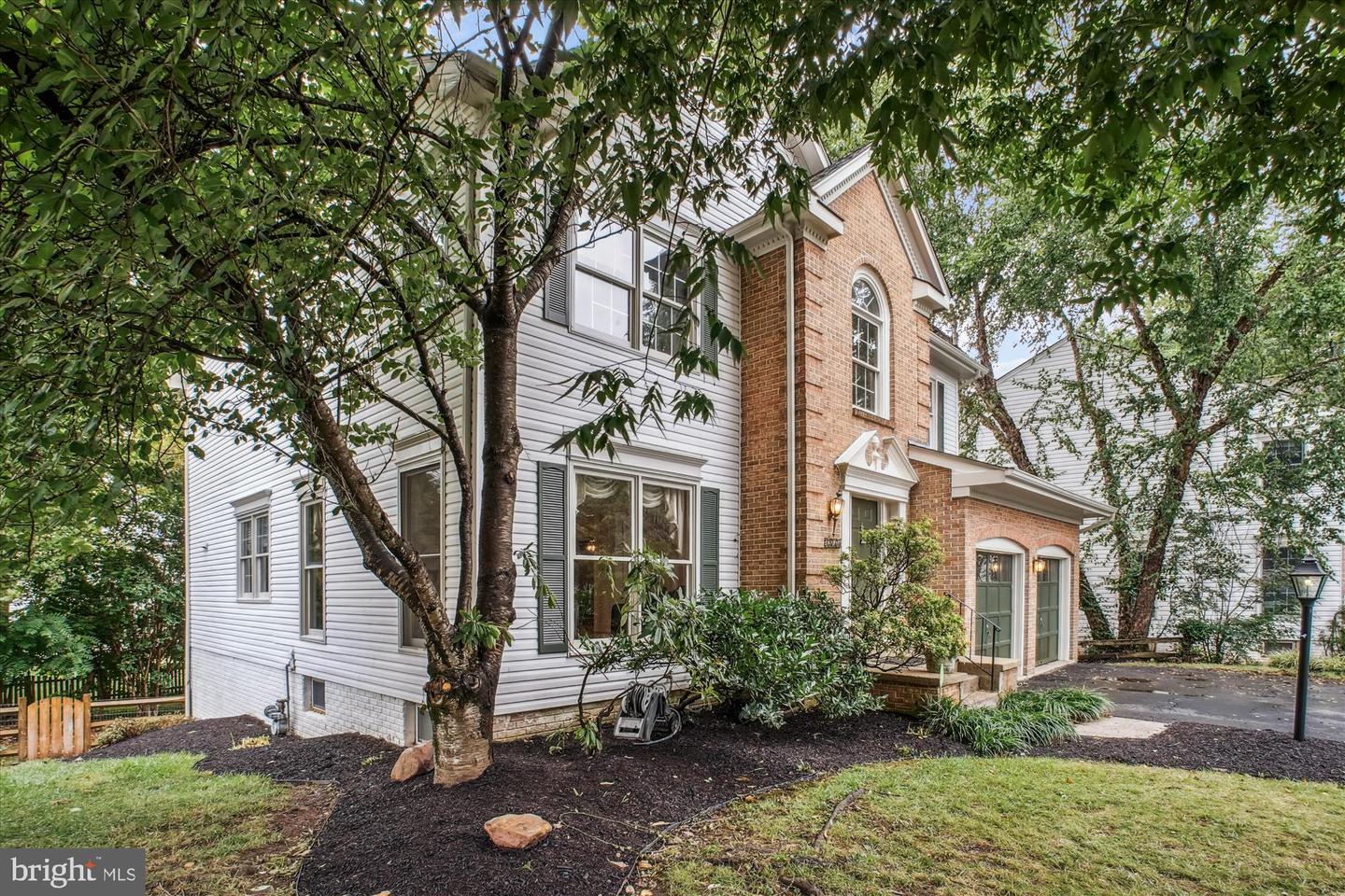 13605 OLD CHATWOOD PL, CHANTILLY, Virginia 20151, 4 Bedrooms Bedrooms, ,3 BathroomsBathrooms,Residential,For sale,13605 OLD CHATWOOD PL,VAFX2259516 MLS # VAFX2259516