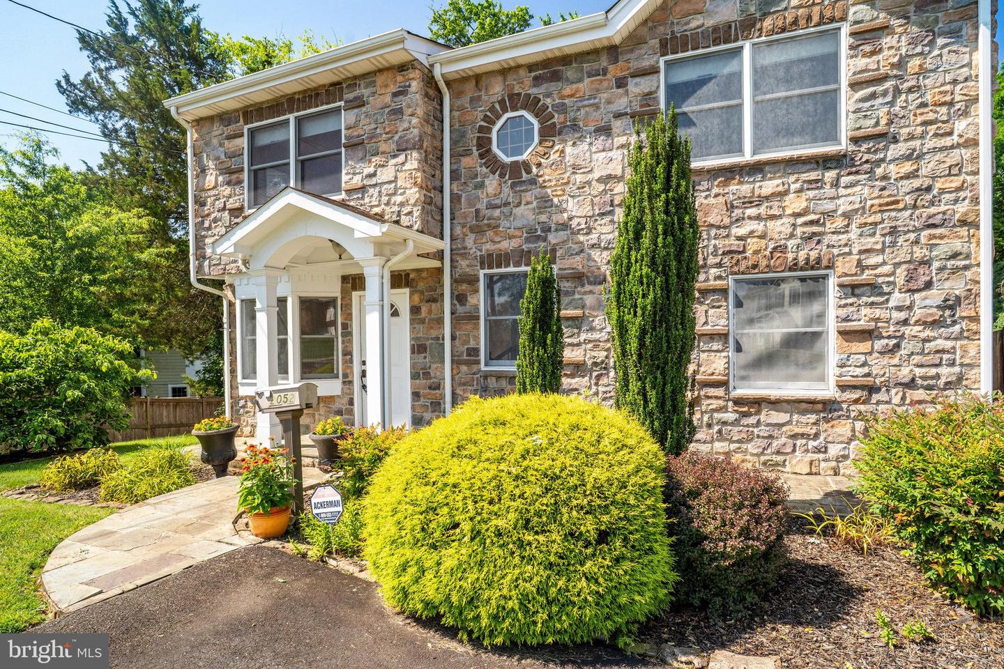 2052 ARCH DR, FALLS CHURCH, Virginia 22043, 4 Bedrooms Bedrooms, ,3 BathroomsBathrooms,Residential,For sale,2052 ARCH DR,VAFX2259524 MLS # VAFX2259524