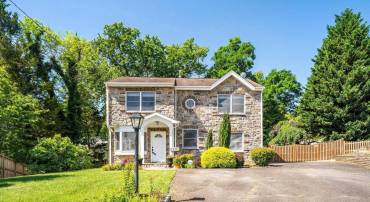 2052 ARCH DR, FALLS CHURCH, Virginia 22043, 4 Bedrooms Bedrooms, ,3 BathroomsBathrooms,Residential,For sale,2052 ARCH DR,VAFX2259524 MLS # VAFX2259524