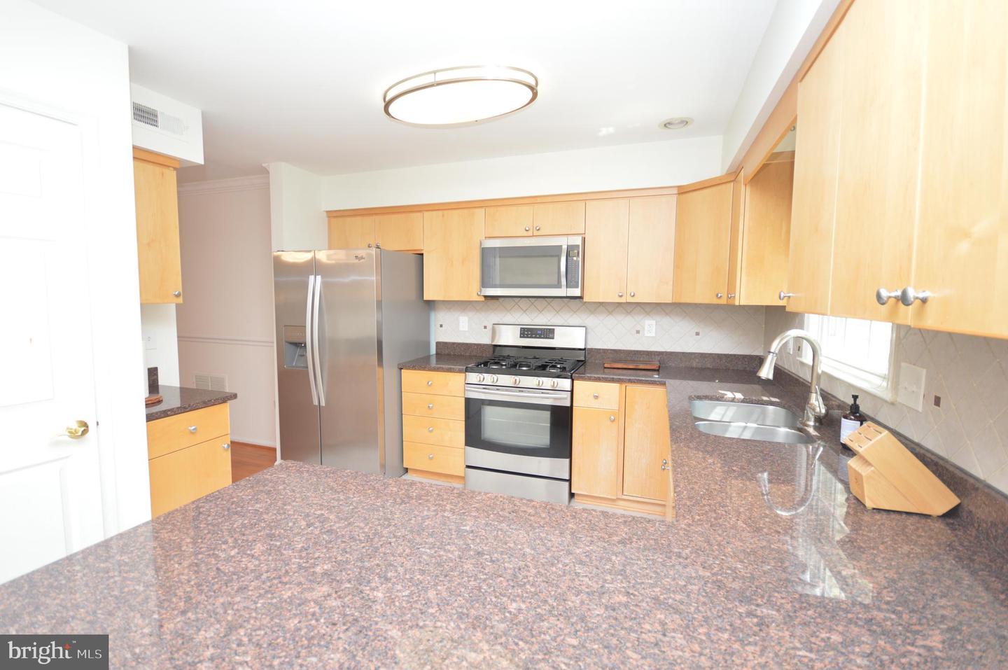 12319 FOX LAKE CT, FAIRFAX, Virginia 22033, 3 Bedrooms Bedrooms, ,2 BathroomsBathrooms,Residential,For sale,12319 FOX LAKE CT,VAFX2244634 MLS # VAFX2244634