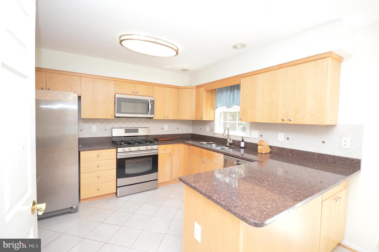 12319 FOX LAKE CT, FAIRFAX, Virginia 22033, 3 Bedrooms Bedrooms, ,2 BathroomsBathrooms,Residential,For sale,12319 FOX LAKE CT,VAFX2244634 MLS # VAFX2244634