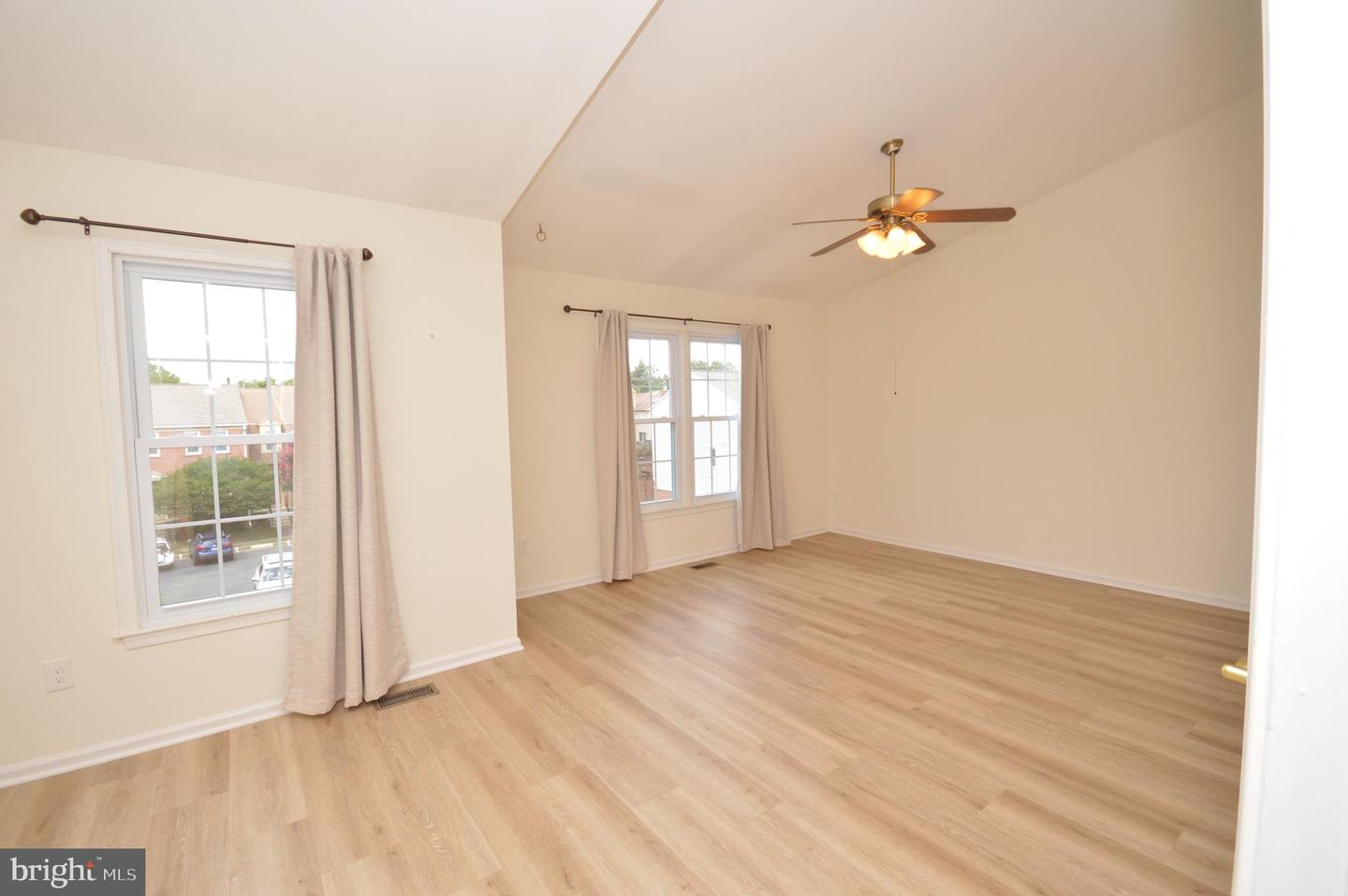 12319 FOX LAKE CT, FAIRFAX, Virginia 22033, 3 Bedrooms Bedrooms, ,2 BathroomsBathrooms,Residential,For sale,12319 FOX LAKE CT,VAFX2244634 MLS # VAFX2244634