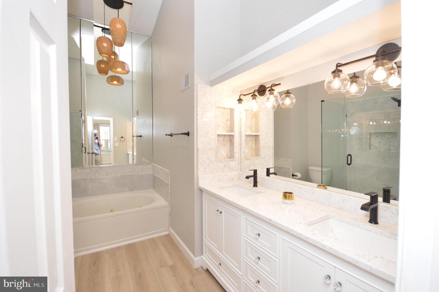 12319 FOX LAKE CT, FAIRFAX, Virginia 22033, 3 Bedrooms Bedrooms, ,2 BathroomsBathrooms,Residential,For sale,12319 FOX LAKE CT,VAFX2244634 MLS # VAFX2244634