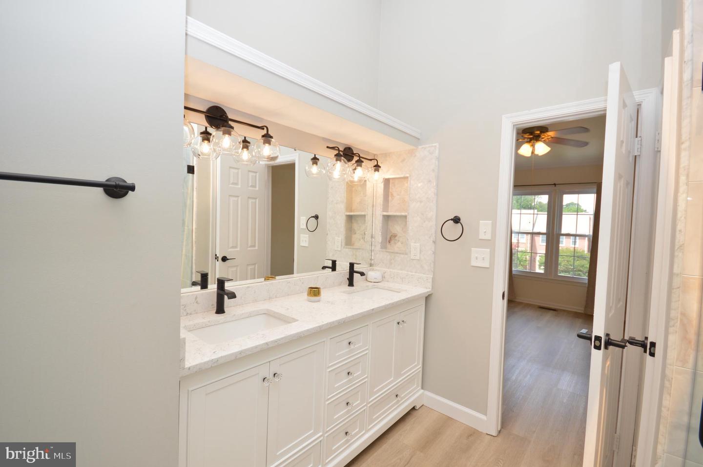 12319 FOX LAKE CT, FAIRFAX, Virginia 22033, 3 Bedrooms Bedrooms, ,2 BathroomsBathrooms,Residential,For sale,12319 FOX LAKE CT,VAFX2244634 MLS # VAFX2244634