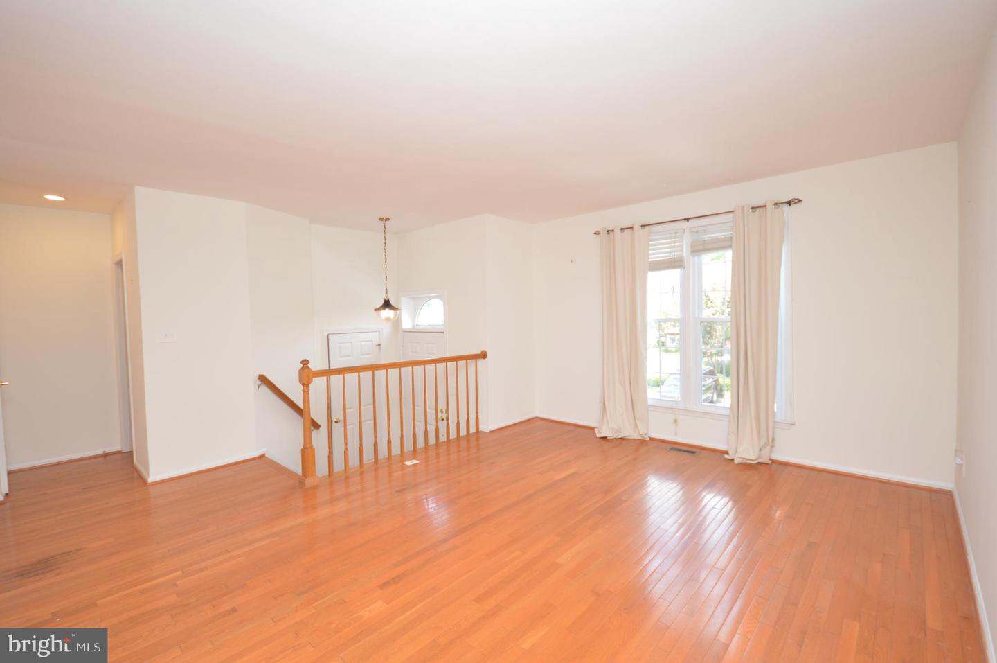 12319 FOX LAKE CT, FAIRFAX, Virginia 22033, 3 Bedrooms Bedrooms, ,2 BathroomsBathrooms,Residential,For sale,12319 FOX LAKE CT,VAFX2244634 MLS # VAFX2244634