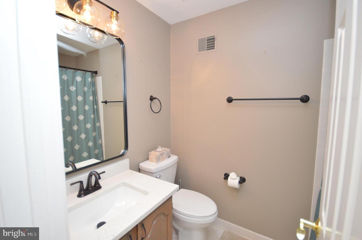 12319 FOX LAKE CT, FAIRFAX, Virginia 22033, 3 Bedrooms Bedrooms, ,2 BathroomsBathrooms,Residential,For sale,12319 FOX LAKE CT,VAFX2244634 MLS # VAFX2244634