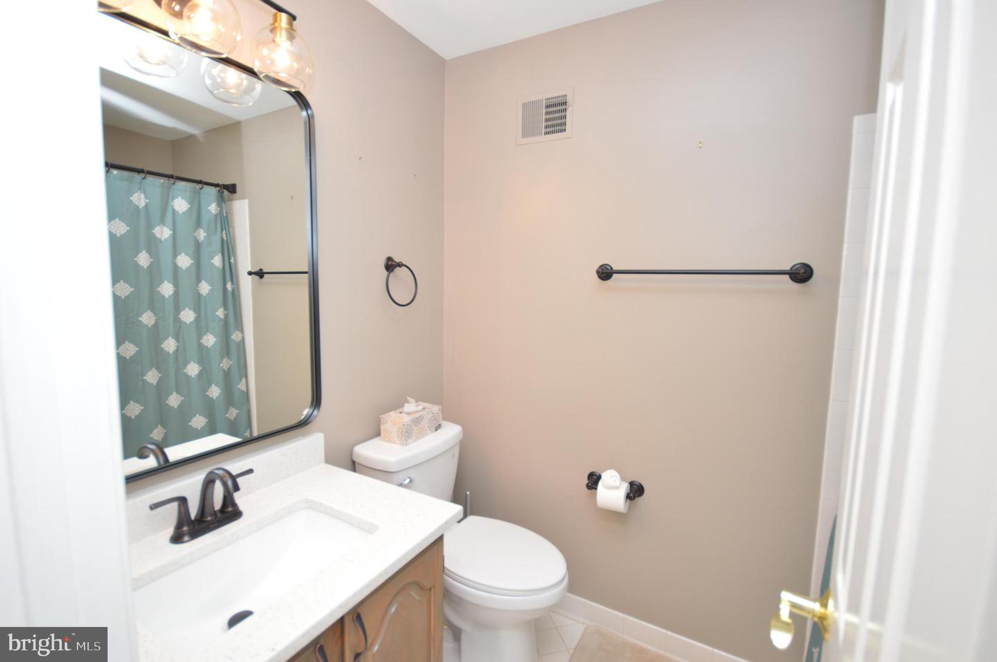 12319 FOX LAKE CT, FAIRFAX, Virginia 22033, 3 Bedrooms Bedrooms, ,2 BathroomsBathrooms,Residential,For sale,12319 FOX LAKE CT,VAFX2244634 MLS # VAFX2244634
