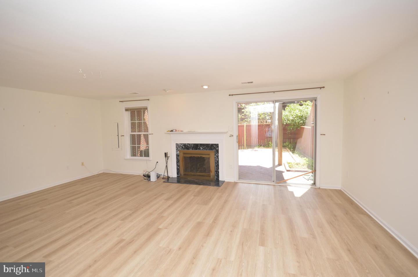 12319 FOX LAKE CT, FAIRFAX, Virginia 22033, 3 Bedrooms Bedrooms, ,2 BathroomsBathrooms,Residential,For sale,12319 FOX LAKE CT,VAFX2244634 MLS # VAFX2244634
