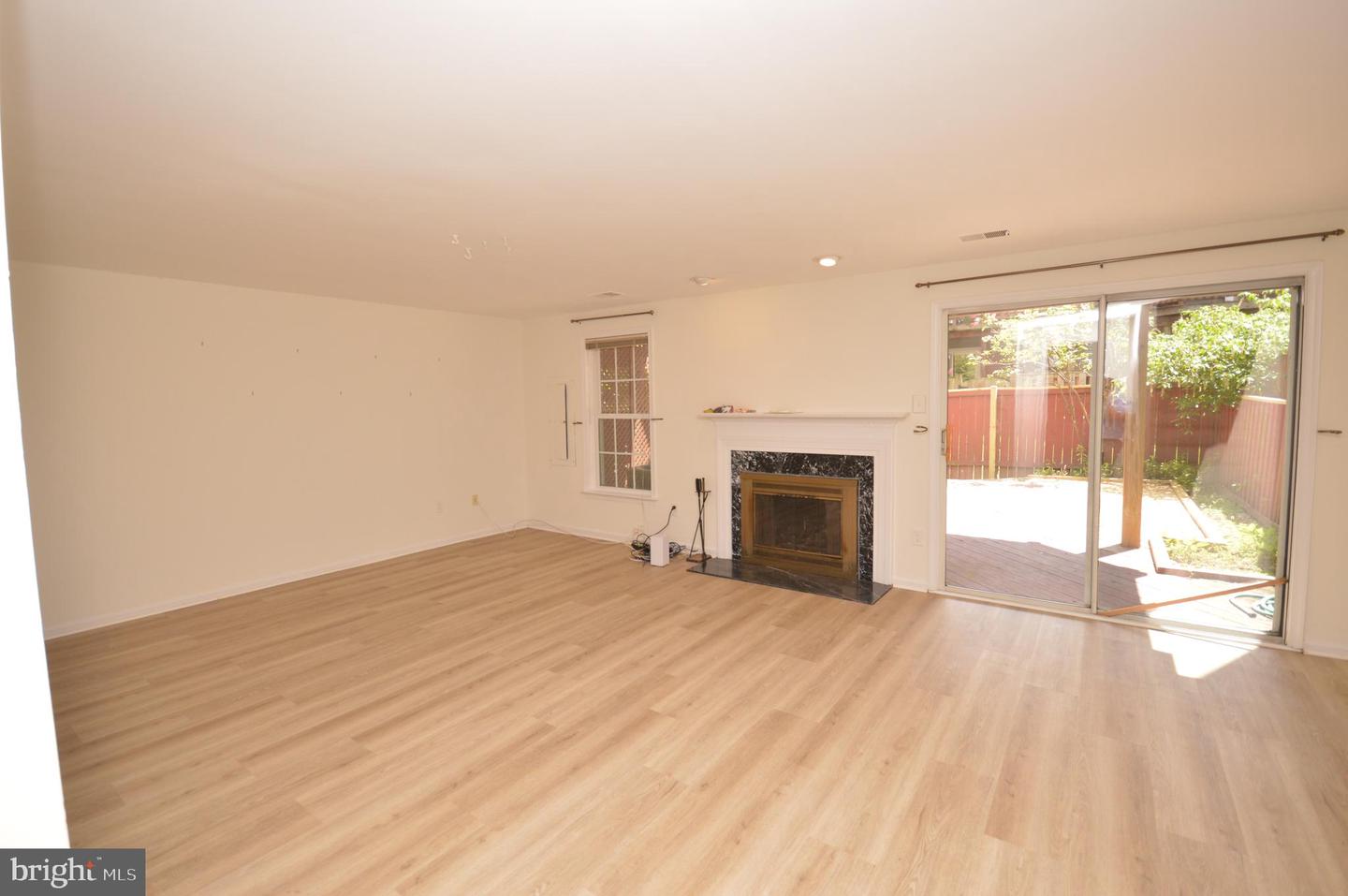 12319 FOX LAKE CT, FAIRFAX, Virginia 22033, 3 Bedrooms Bedrooms, ,2 BathroomsBathrooms,Residential,For sale,12319 FOX LAKE CT,VAFX2244634 MLS # VAFX2244634
