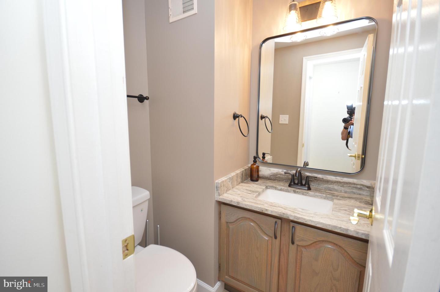 12319 FOX LAKE CT, FAIRFAX, Virginia 22033, 3 Bedrooms Bedrooms, ,2 BathroomsBathrooms,Residential,For sale,12319 FOX LAKE CT,VAFX2244634 MLS # VAFX2244634