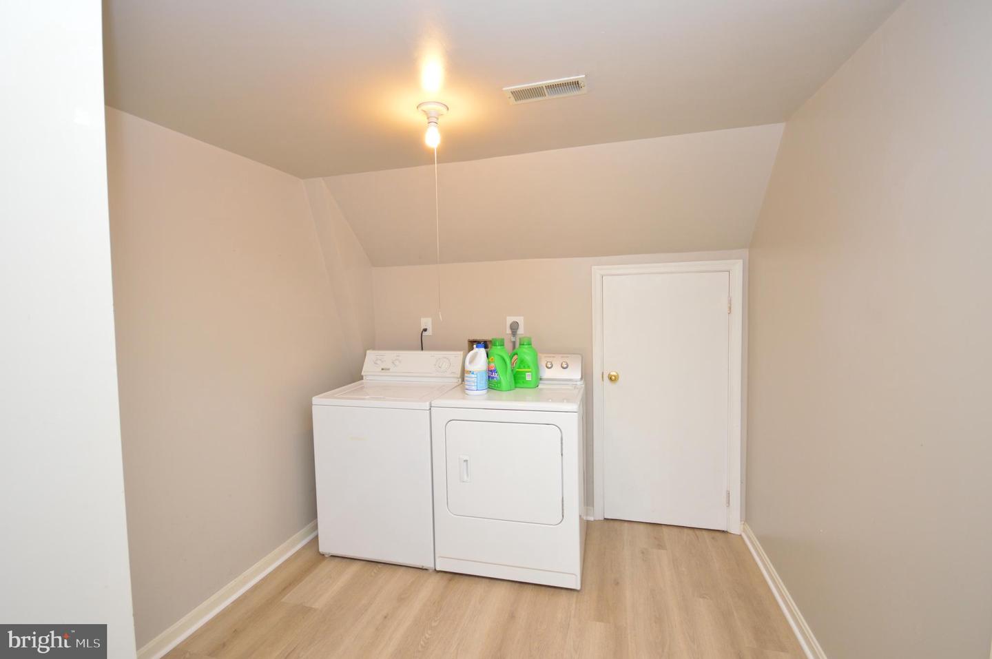 12319 FOX LAKE CT, FAIRFAX, Virginia 22033, 3 Bedrooms Bedrooms, ,2 BathroomsBathrooms,Residential,For sale,12319 FOX LAKE CT,VAFX2244634 MLS # VAFX2244634