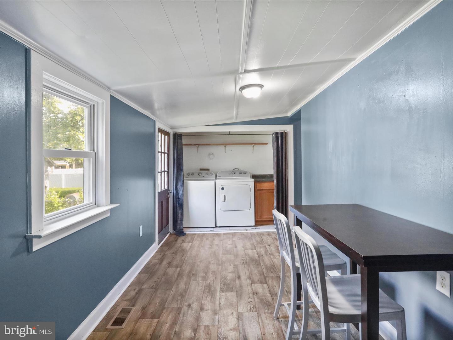 414 VIRGINIA AVE, FRONT ROYAL, Virginia 22630, 3 Bedrooms Bedrooms, ,2 BathroomsBathrooms,Residential,For sale,414 VIRGINIA AVE,VAWR2011648 MLS # VAWR2011648