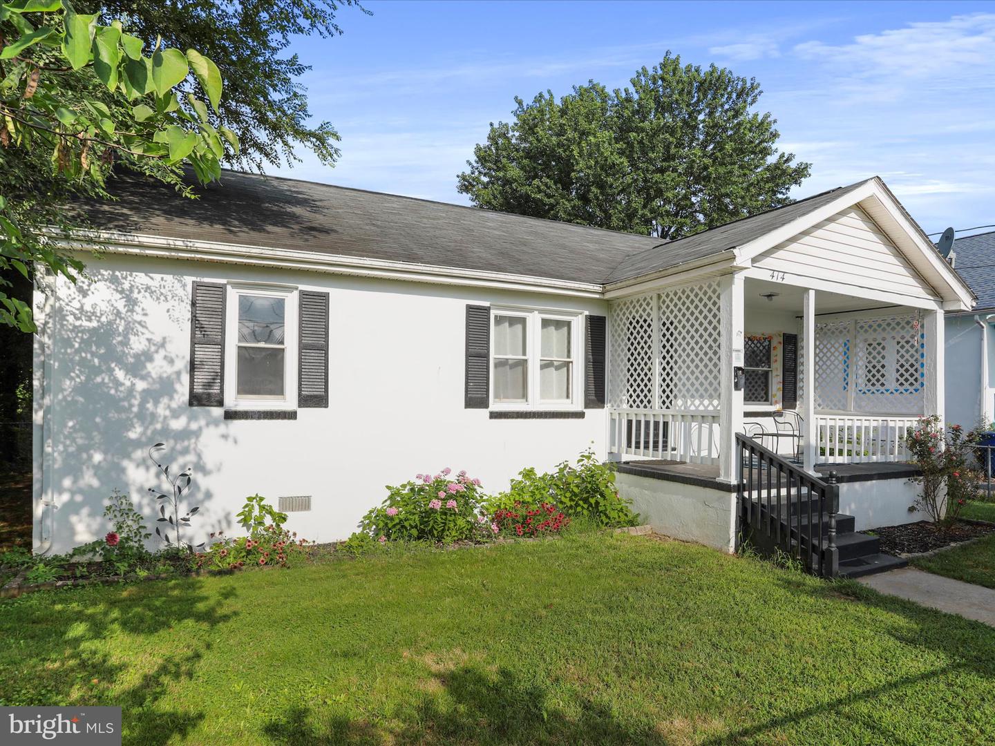 414 VIRGINIA AVE, FRONT ROYAL, Virginia 22630, 3 Bedrooms Bedrooms, ,2 BathroomsBathrooms,Residential,For sale,414 VIRGINIA AVE,VAWR2011648 MLS # VAWR2011648