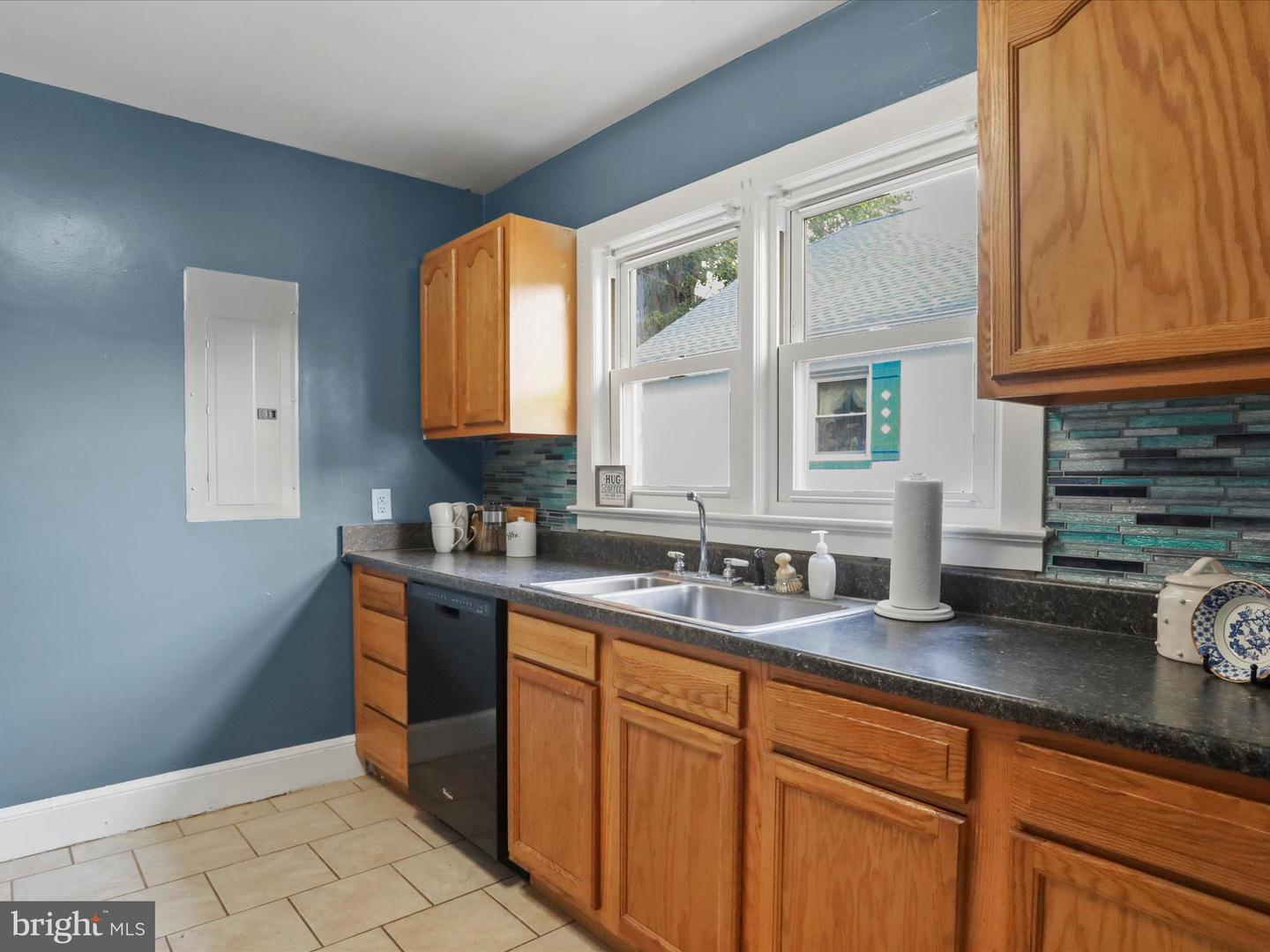 414 VIRGINIA AVE, FRONT ROYAL, Virginia 22630, 3 Bedrooms Bedrooms, ,2 BathroomsBathrooms,Residential,For sale,414 VIRGINIA AVE,VAWR2011648 MLS # VAWR2011648