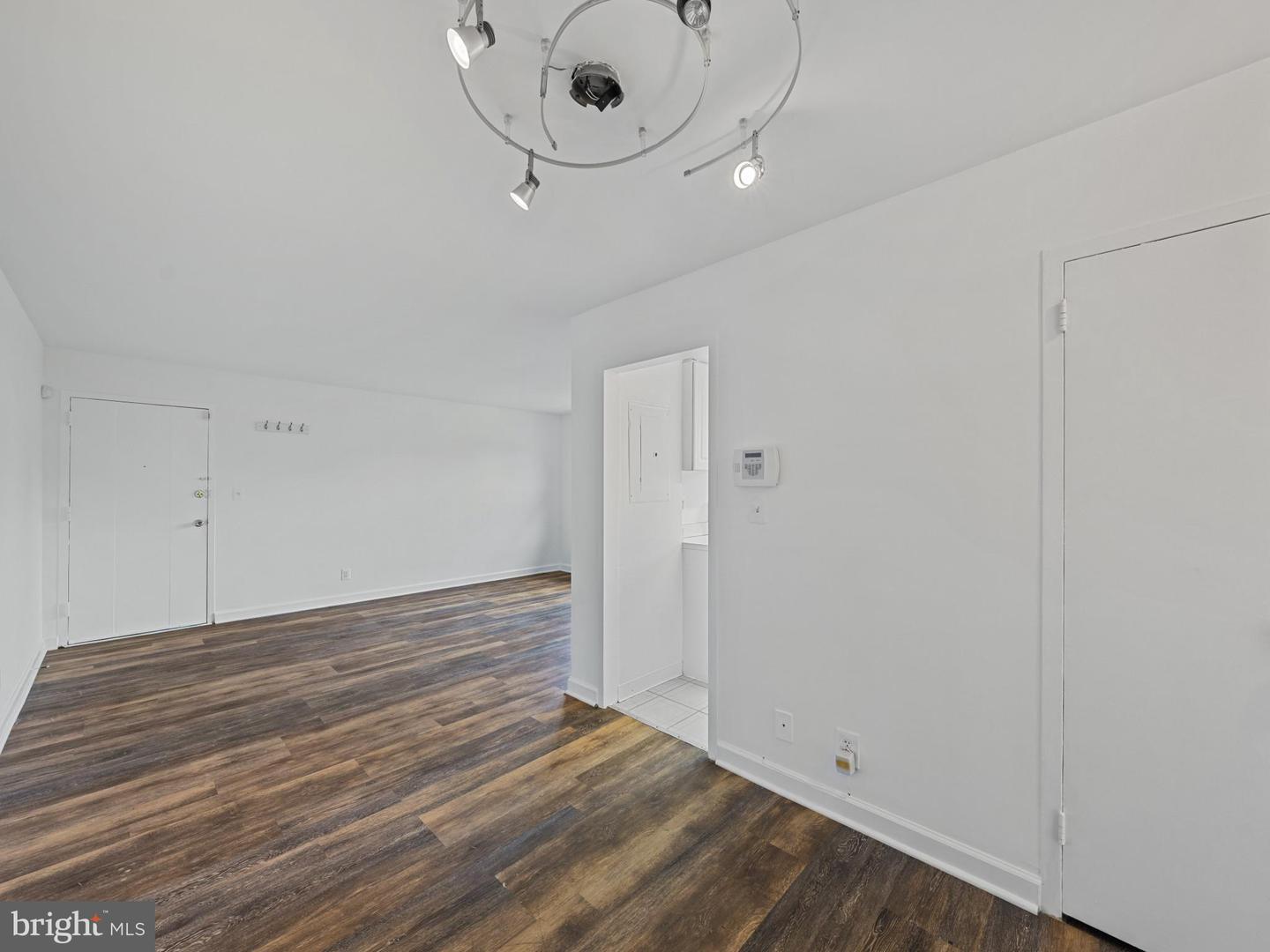 2030 N WOODROW ST #11, ARLINGTON, Virginia 22207, 1 Bedroom Bedrooms, 2 Rooms Rooms,1 BathroomBathrooms,Residential,For sale,2030 N WOODROW ST #11,VAAR2061576 MLS # VAAR2061576
