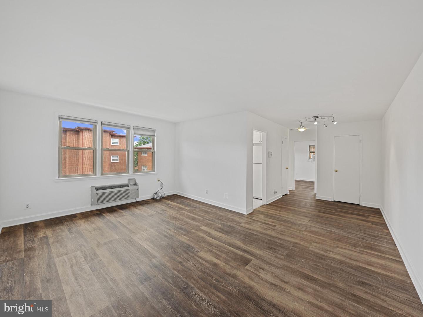 2030 N WOODROW ST #11, ARLINGTON, Virginia 22207, 1 Bedroom Bedrooms, 2 Rooms Rooms,1 BathroomBathrooms,Residential,For sale,2030 N WOODROW ST #11,VAAR2061576 MLS # VAAR2061576