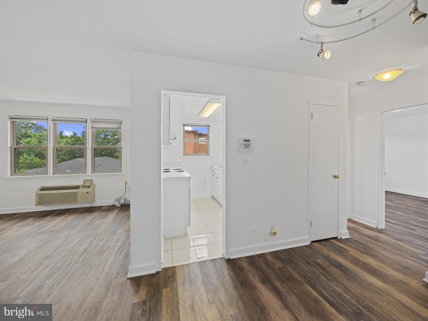 2030 N WOODROW ST #11, ARLINGTON, Virginia 22207, 1 Bedroom Bedrooms, 2 Rooms Rooms,1 BathroomBathrooms,Residential,For sale,2030 N WOODROW ST #11,VAAR2061576 MLS # VAAR2061576