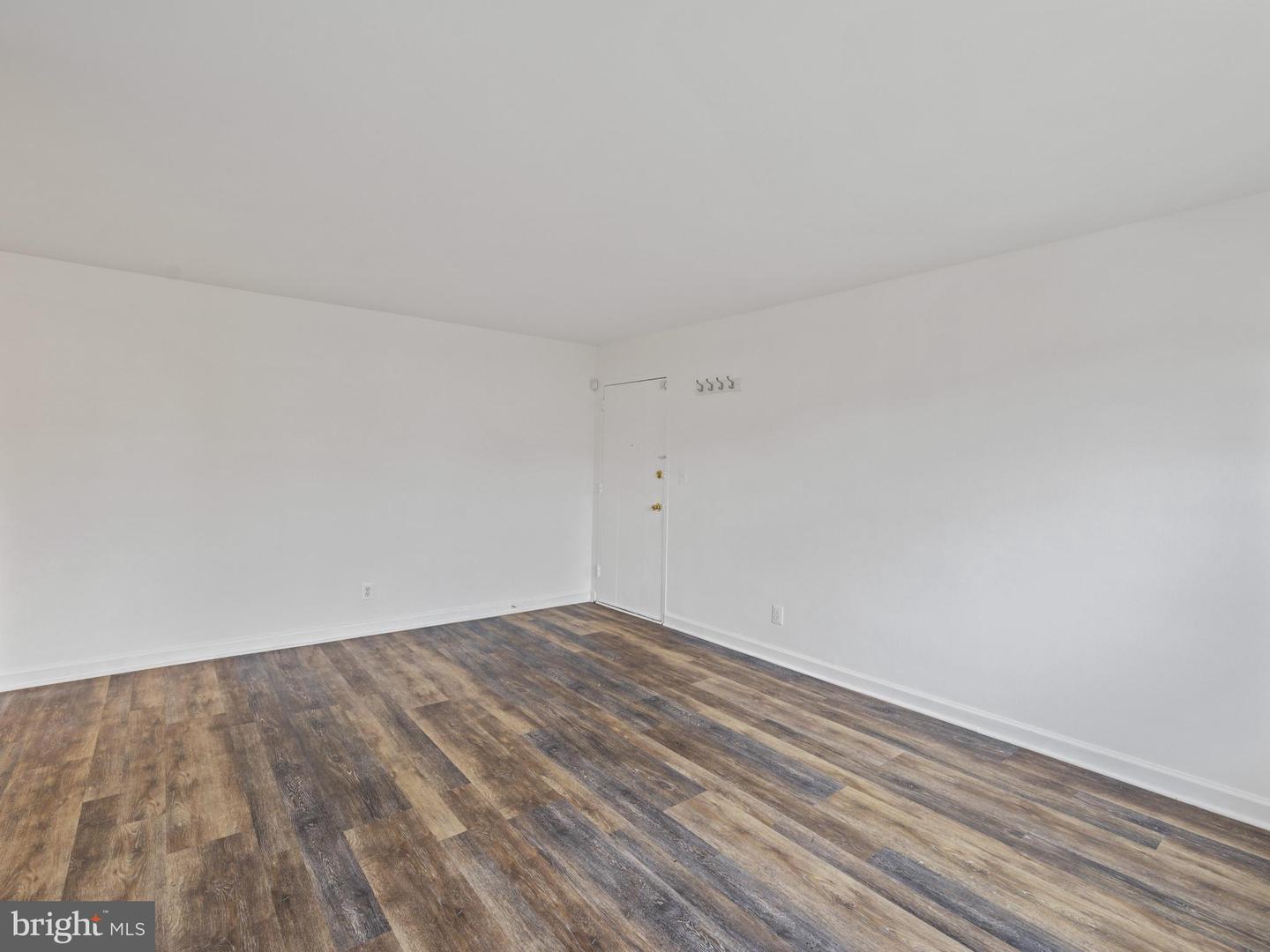 2030 N WOODROW ST #11, ARLINGTON, Virginia 22207, 1 Bedroom Bedrooms, 2 Rooms Rooms,1 BathroomBathrooms,Residential,For sale,2030 N WOODROW ST #11,VAAR2061576 MLS # VAAR2061576