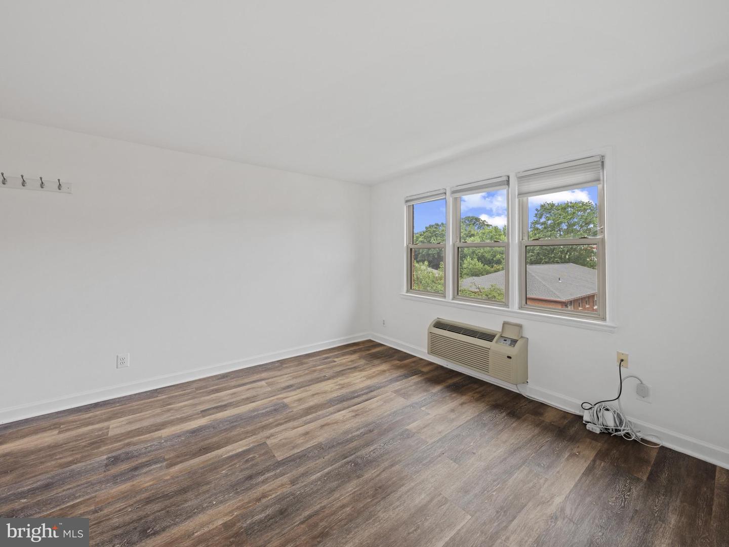 2030 N WOODROW ST #11, ARLINGTON, Virginia 22207, 1 Bedroom Bedrooms, 2 Rooms Rooms,1 BathroomBathrooms,Residential,For sale,2030 N WOODROW ST #11,VAAR2061576 MLS # VAAR2061576