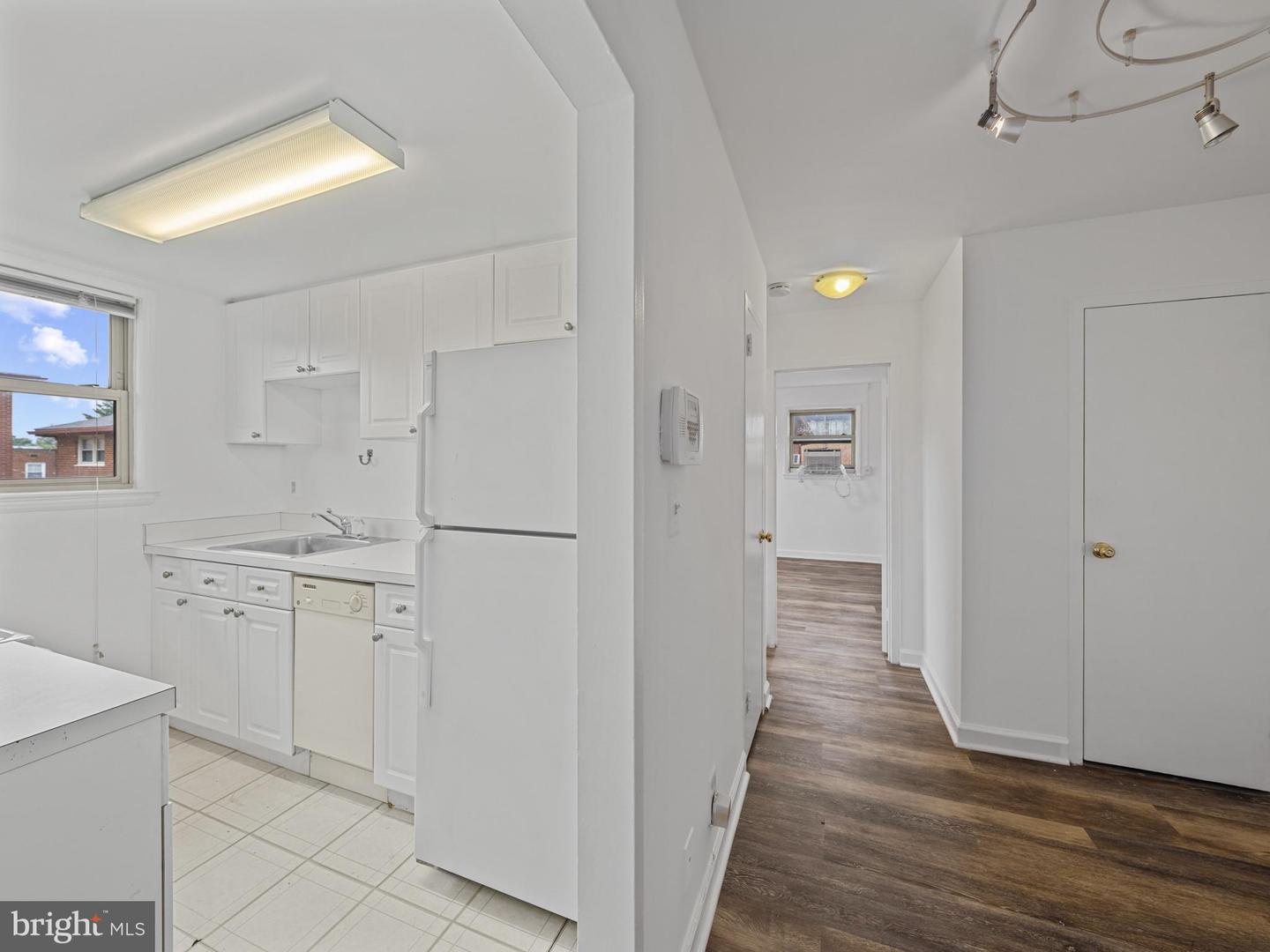 2030 N WOODROW ST #11, ARLINGTON, Virginia 22207, 1 Bedroom Bedrooms, 2 Rooms Rooms,1 BathroomBathrooms,Residential,For sale,2030 N WOODROW ST #11,VAAR2061576 MLS # VAAR2061576