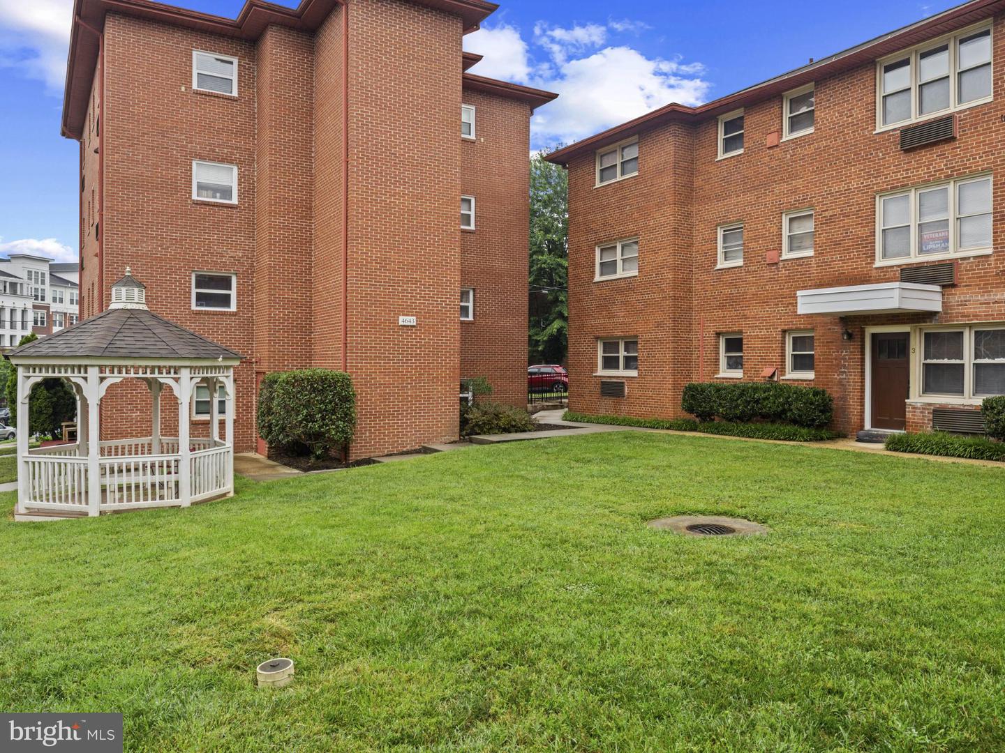 2030 N WOODROW ST #11, ARLINGTON, Virginia 22207, 1 Bedroom Bedrooms, 2 Rooms Rooms,1 BathroomBathrooms,Residential,For sale,2030 N WOODROW ST #11,VAAR2061576 MLS # VAAR2061576