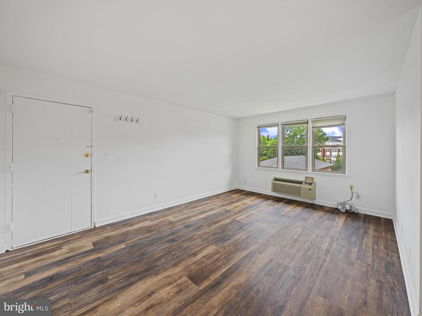 2030 N WOODROW ST #11, ARLINGTON, Virginia 22207, 1 Bedroom Bedrooms, 2 Rooms Rooms,1 BathroomBathrooms,Residential,For sale,2030 N WOODROW ST #11,VAAR2061576 MLS # VAAR2061576