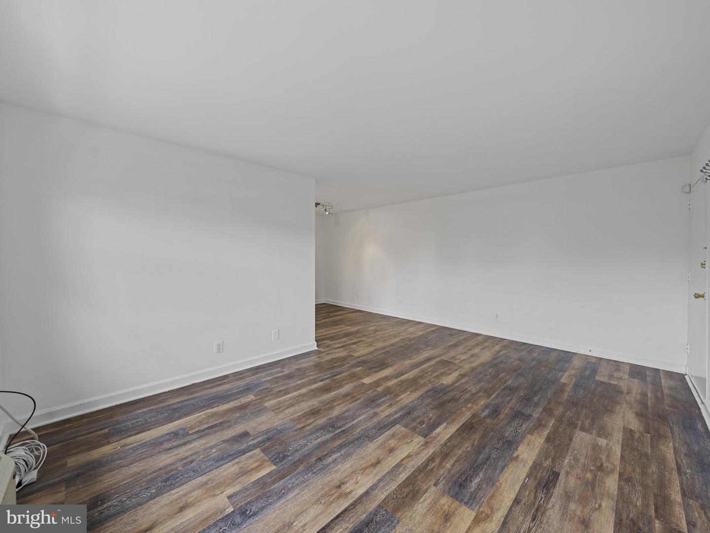 2030 N WOODROW ST #11, ARLINGTON, Virginia 22207, 1 Bedroom Bedrooms, 2 Rooms Rooms,1 BathroomBathrooms,Residential,For sale,2030 N WOODROW ST #11,VAAR2061576 MLS # VAAR2061576