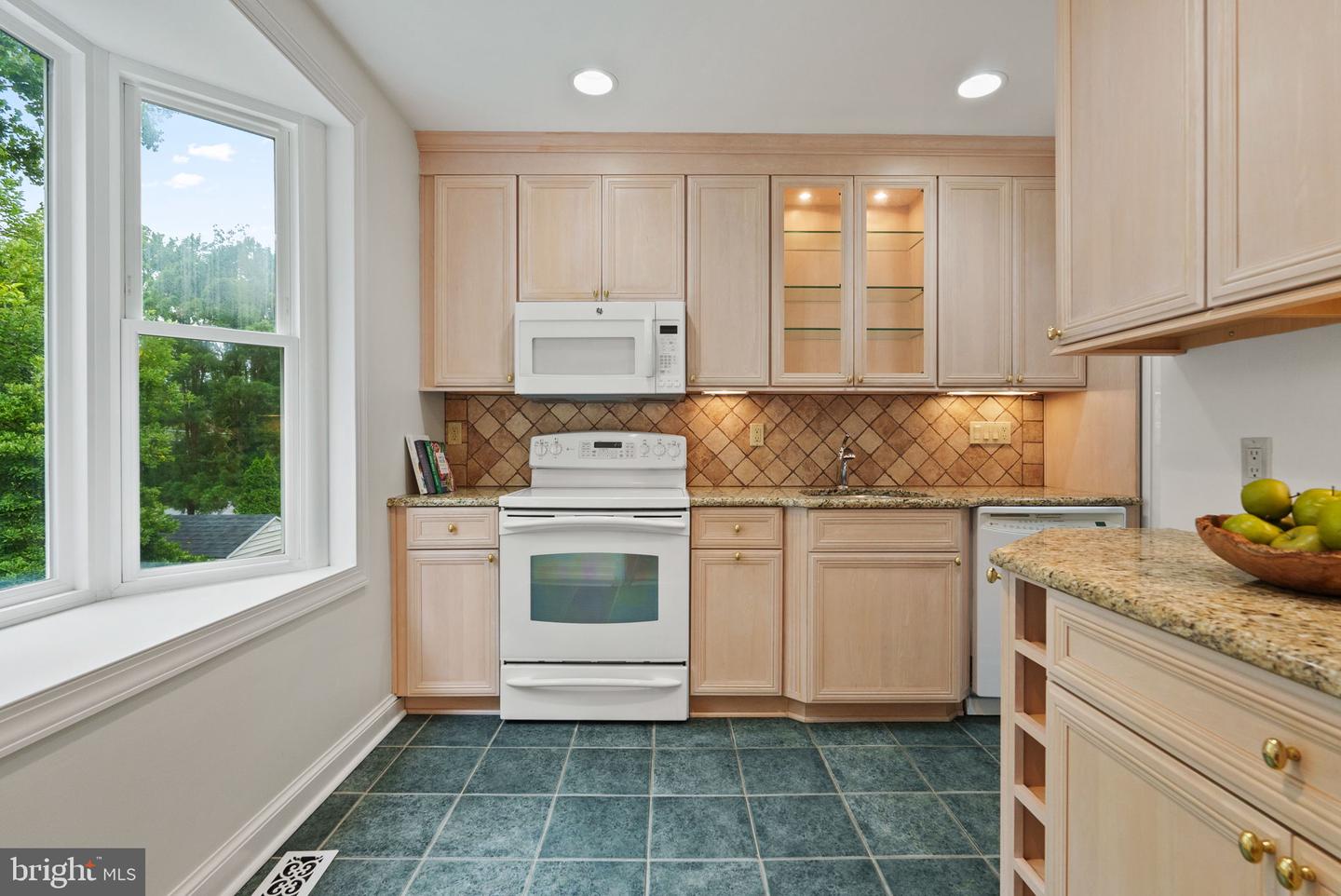6321 BARRISTER PL, ALEXANDRIA, Virginia 22307, 3 Bedrooms Bedrooms, ,3 BathroomsBathrooms,Residential,For sale,6321 BARRISTER PL,VAFX2259504 MLS # VAFX2259504