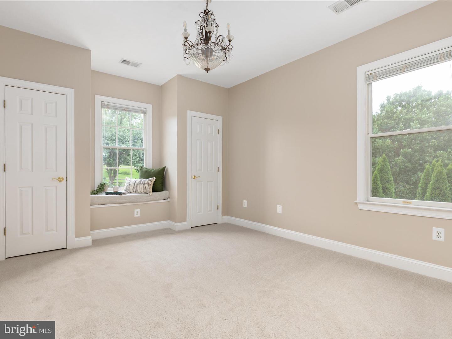 7563 FOXVIEW DR, WARRENTON, Virginia 20186, 5 Bedrooms Bedrooms, 9 Rooms Rooms,4 BathroomsBathrooms,Residential,For sale,7563 FOXVIEW DR,VAFQ2017450 MLS # VAFQ2017450