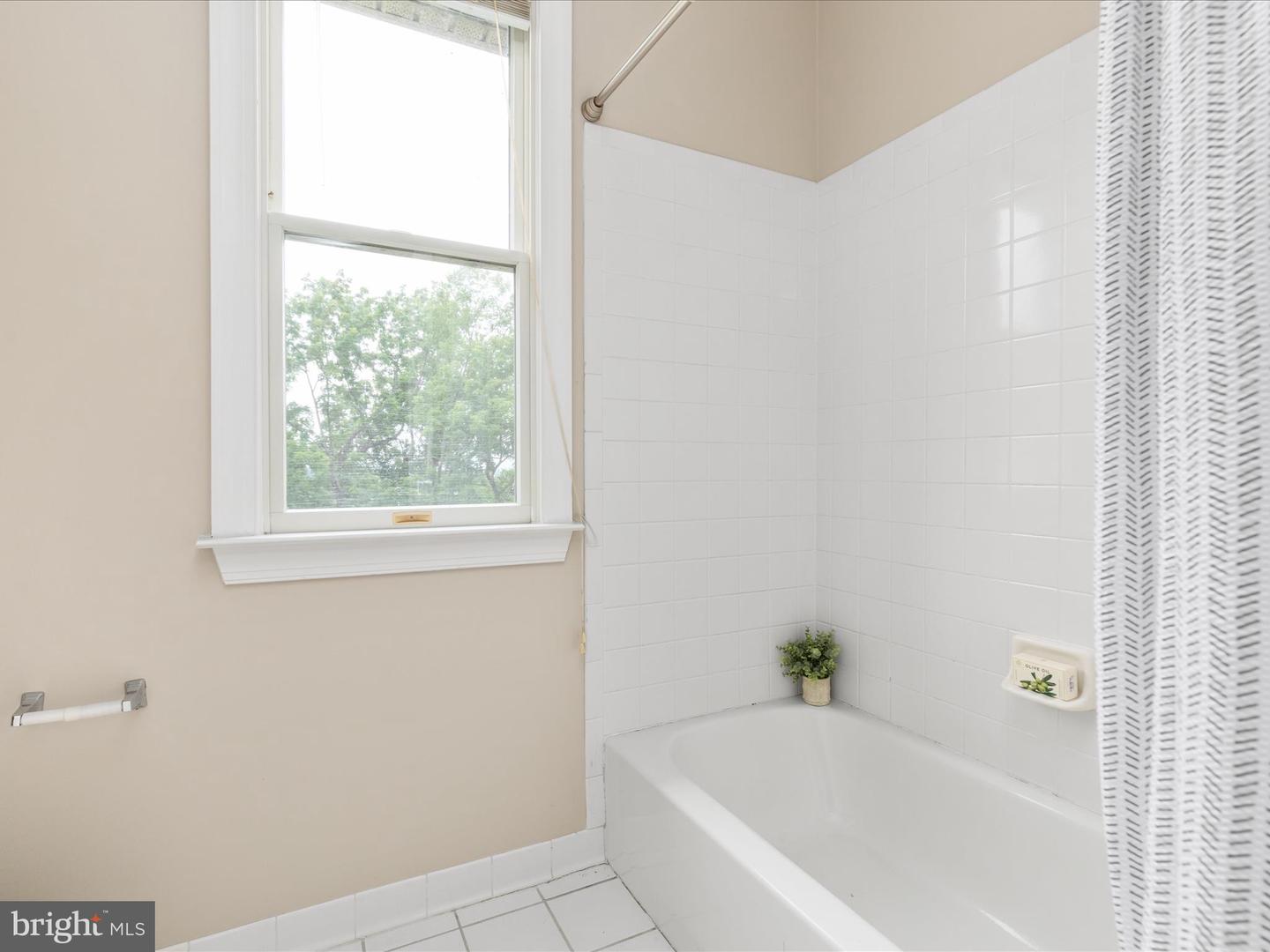 7563 FOXVIEW DR, WARRENTON, Virginia 20186, 5 Bedrooms Bedrooms, 9 Rooms Rooms,4 BathroomsBathrooms,Residential,For sale,7563 FOXVIEW DR,VAFQ2017450 MLS # VAFQ2017450