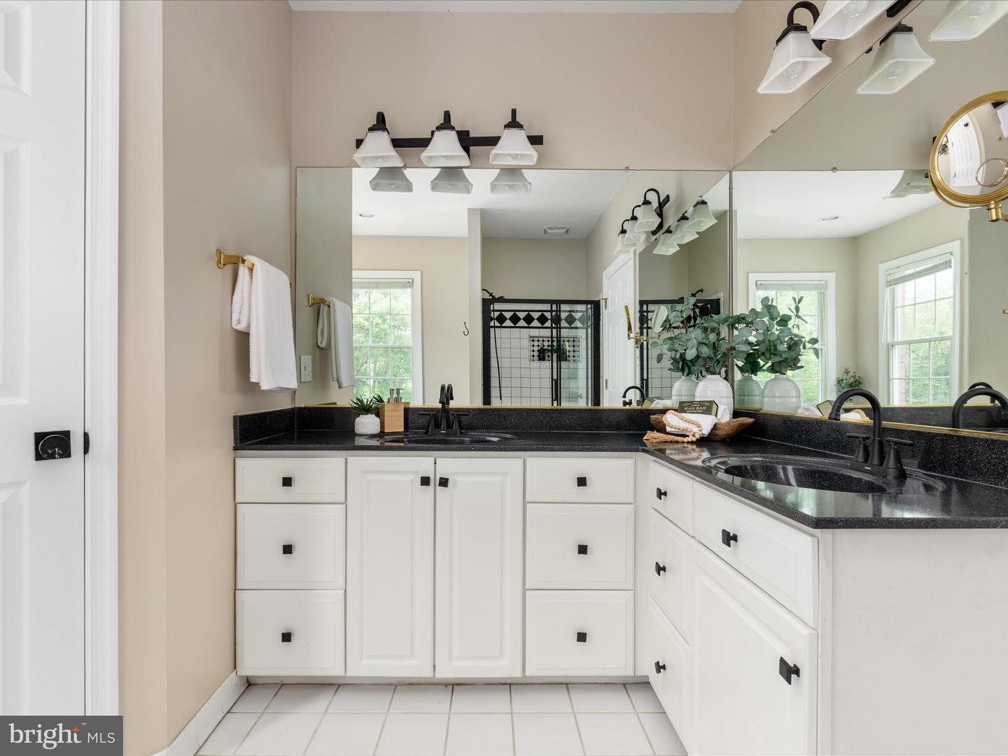 7563 FOXVIEW DR, WARRENTON, Virginia 20186, 5 Bedrooms Bedrooms, 9 Rooms Rooms,4 BathroomsBathrooms,Residential,For sale,7563 FOXVIEW DR,VAFQ2017450 MLS # VAFQ2017450