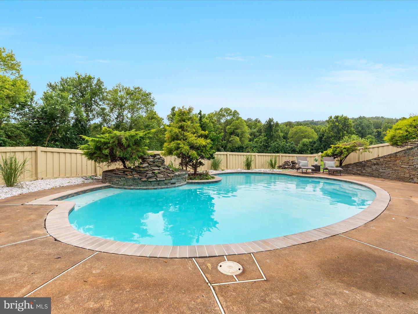 7563 FOXVIEW DR, WARRENTON, Virginia 20186, 5 Bedrooms Bedrooms, 9 Rooms Rooms,4 BathroomsBathrooms,Residential,For sale,7563 FOXVIEW DR,VAFQ2017450 MLS # VAFQ2017450