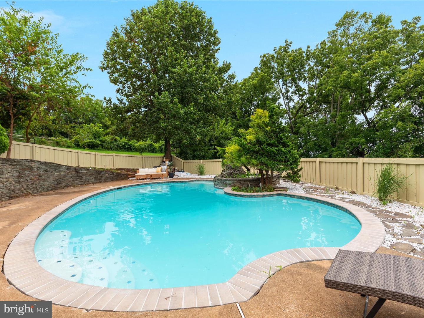 7563 FOXVIEW DR, WARRENTON, Virginia 20186, 5 Bedrooms Bedrooms, 9 Rooms Rooms,4 BathroomsBathrooms,Residential,For sale,7563 FOXVIEW DR,VAFQ2017450 MLS # VAFQ2017450