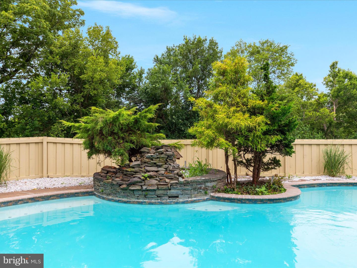 7563 FOXVIEW DR, WARRENTON, Virginia 20186, 5 Bedrooms Bedrooms, 9 Rooms Rooms,4 BathroomsBathrooms,Residential,For sale,7563 FOXVIEW DR,VAFQ2017450 MLS # VAFQ2017450
