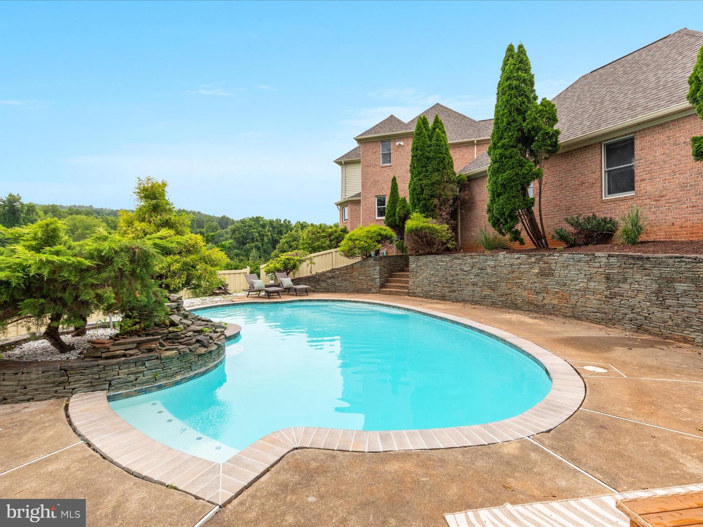 7563 FOXVIEW DR, WARRENTON, Virginia 20186, 5 Bedrooms Bedrooms, 9 Rooms Rooms,4 BathroomsBathrooms,Residential,For sale,7563 FOXVIEW DR,VAFQ2017450 MLS # VAFQ2017450