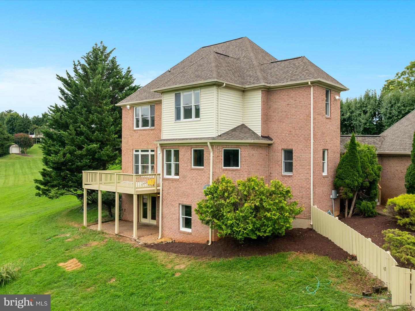 7563 FOXVIEW DR, WARRENTON, Virginia 20186, 5 Bedrooms Bedrooms, 9 Rooms Rooms,4 BathroomsBathrooms,Residential,For sale,7563 FOXVIEW DR,VAFQ2017450 MLS # VAFQ2017450