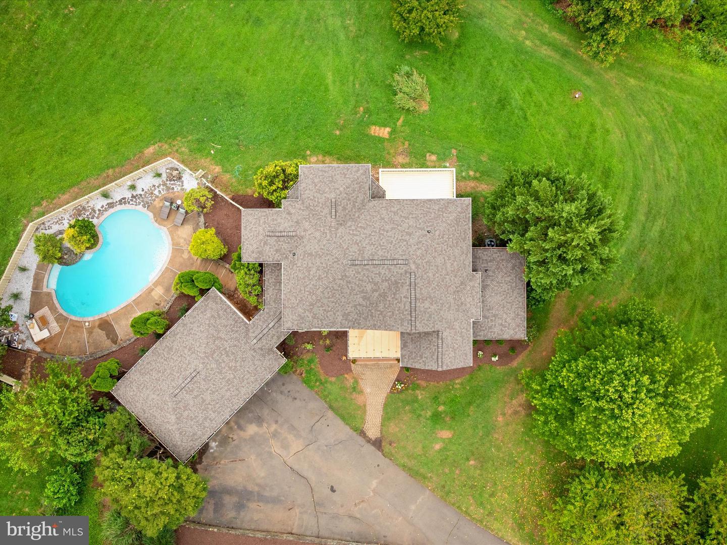 7563 FOXVIEW DR, WARRENTON, Virginia 20186, 5 Bedrooms Bedrooms, 9 Rooms Rooms,4 BathroomsBathrooms,Residential,For sale,7563 FOXVIEW DR,VAFQ2017450 MLS # VAFQ2017450