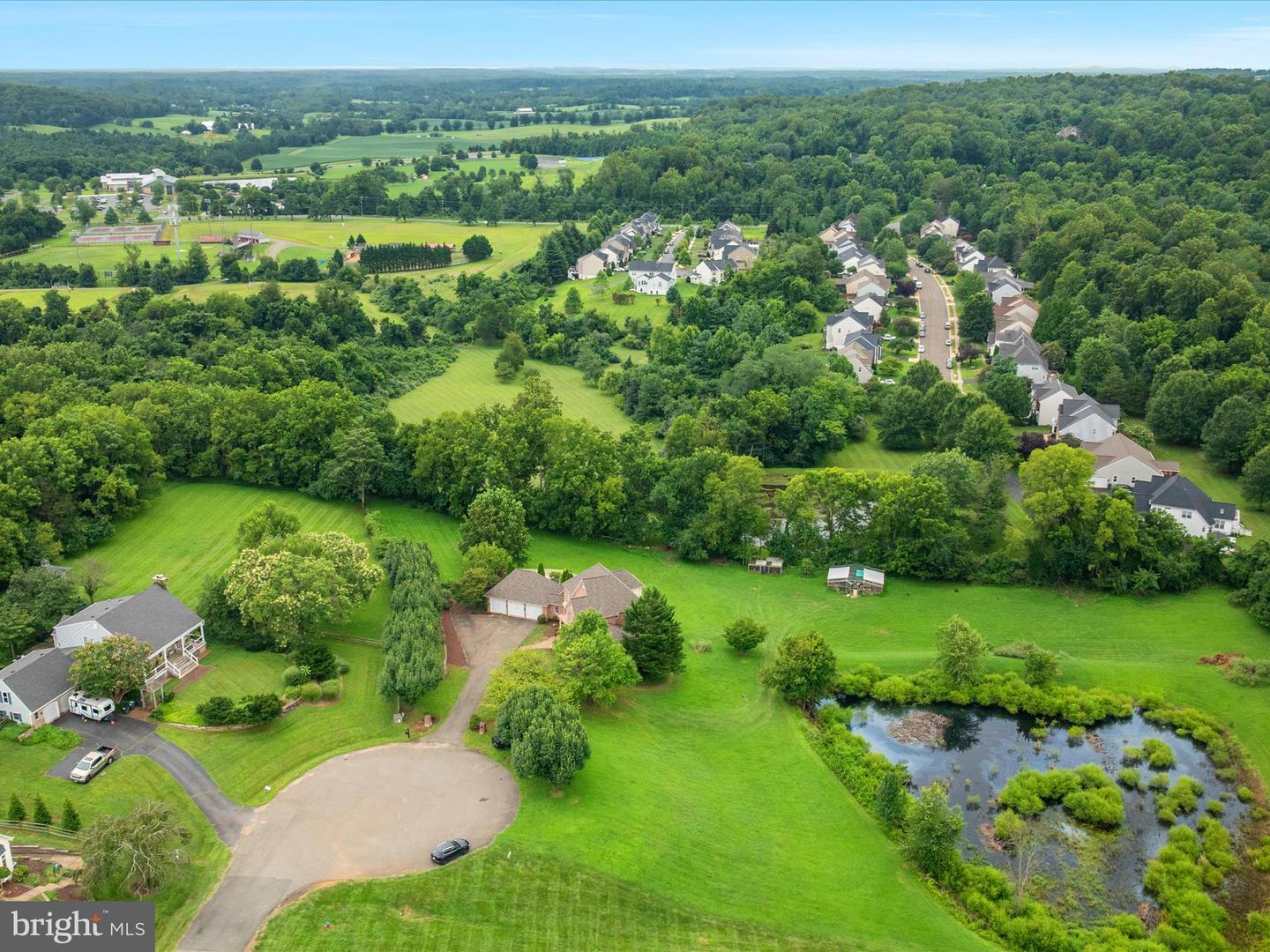 7563 FOXVIEW DR, WARRENTON, Virginia 20186, 5 Bedrooms Bedrooms, 9 Rooms Rooms,4 BathroomsBathrooms,Residential,For sale,7563 FOXVIEW DR,VAFQ2017450 MLS # VAFQ2017450