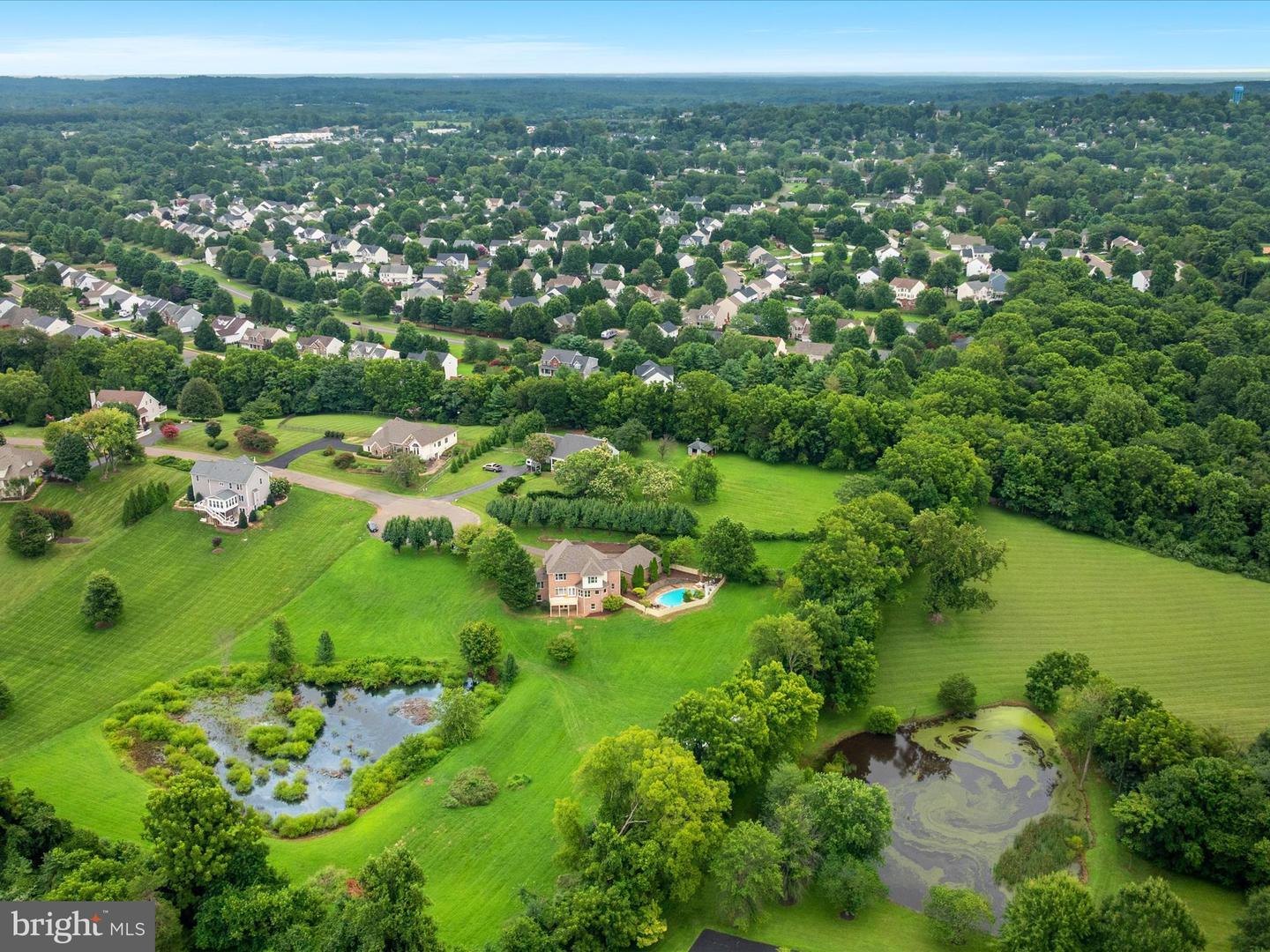 7563 FOXVIEW DR, WARRENTON, Virginia 20186, 5 Bedrooms Bedrooms, 9 Rooms Rooms,4 BathroomsBathrooms,Residential,For sale,7563 FOXVIEW DR,VAFQ2017450 MLS # VAFQ2017450