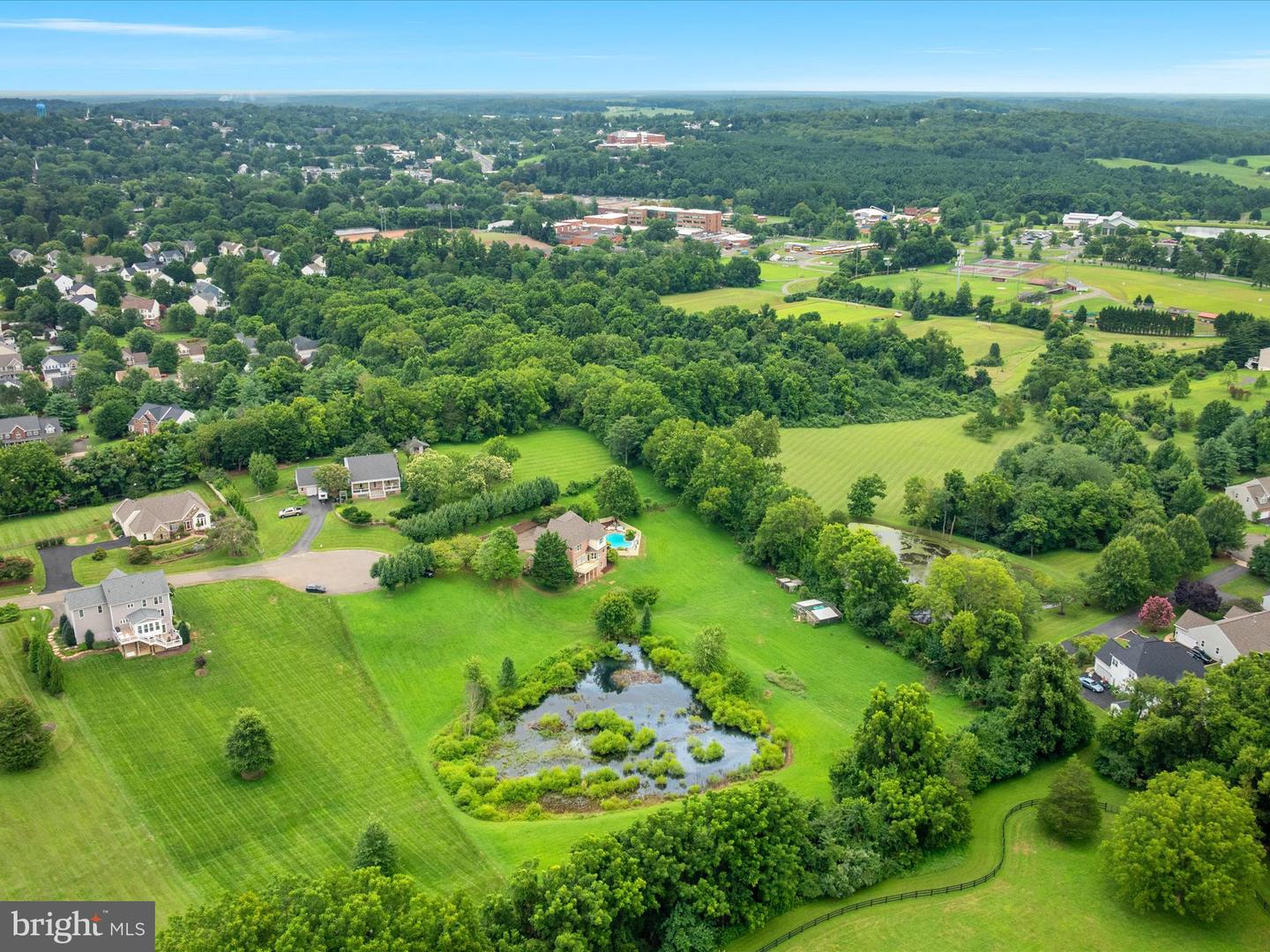 7563 FOXVIEW DR, WARRENTON, Virginia 20186, 5 Bedrooms Bedrooms, 9 Rooms Rooms,4 BathroomsBathrooms,Residential,For sale,7563 FOXVIEW DR,VAFQ2017450 MLS # VAFQ2017450
