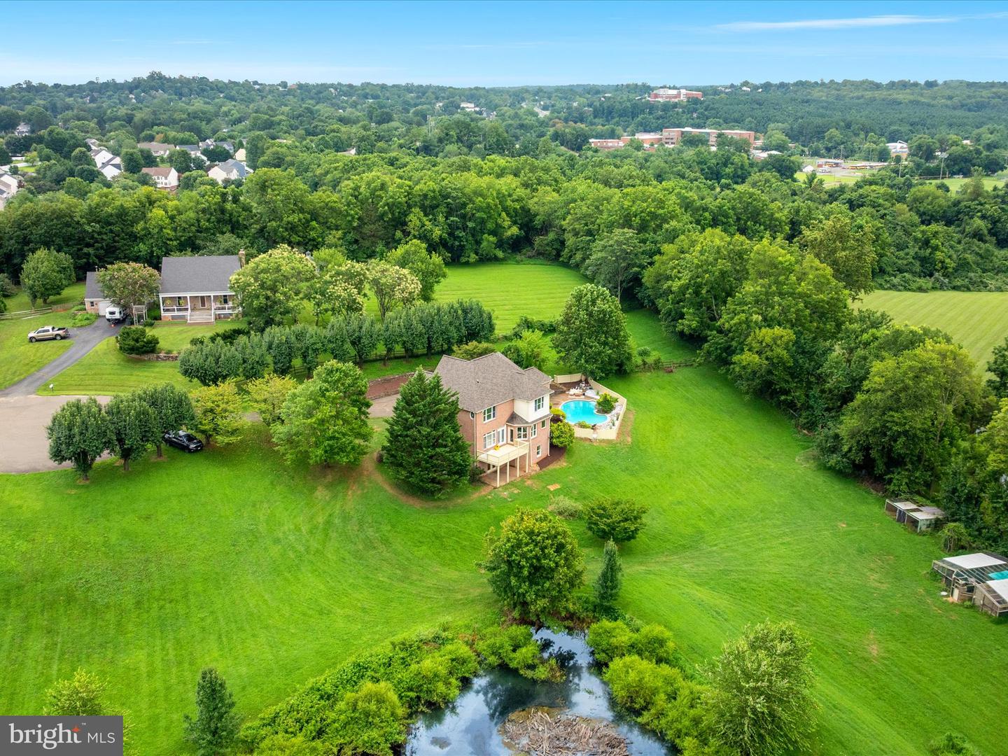 7563 FOXVIEW DR, WARRENTON, Virginia 20186, 5 Bedrooms Bedrooms, 9 Rooms Rooms,4 BathroomsBathrooms,Residential,For sale,7563 FOXVIEW DR,VAFQ2017450 MLS # VAFQ2017450