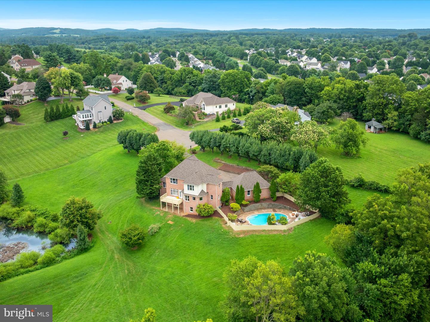 7563 FOXVIEW DR, WARRENTON, Virginia 20186, 5 Bedrooms Bedrooms, 9 Rooms Rooms,4 BathroomsBathrooms,Residential,For sale,7563 FOXVIEW DR,VAFQ2017450 MLS # VAFQ2017450