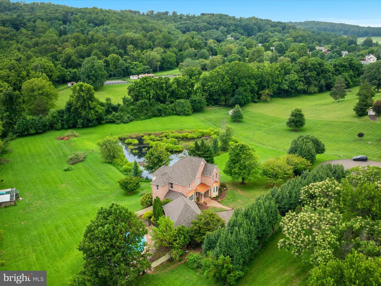 7563 FOXVIEW DR, WARRENTON, Virginia 20186, 5 Bedrooms Bedrooms, 9 Rooms Rooms,4 BathroomsBathrooms,Residential,For sale,7563 FOXVIEW DR,VAFQ2017450 MLS # VAFQ2017450