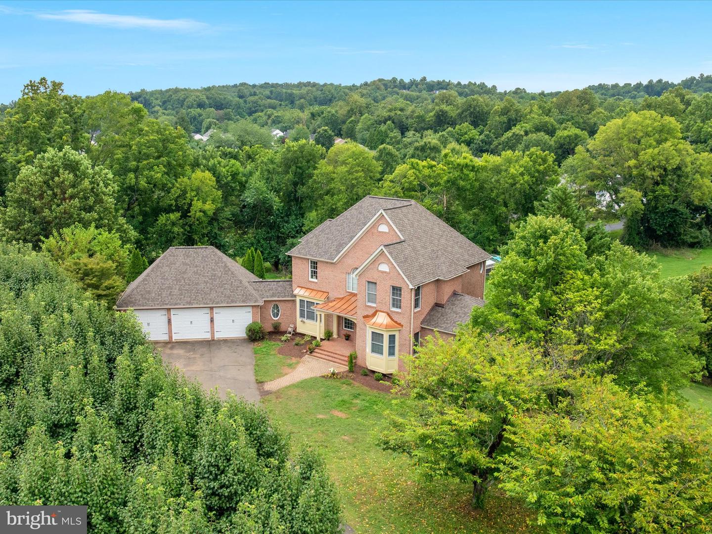 7563 FOXVIEW DR, WARRENTON, Virginia 20186, 5 Bedrooms Bedrooms, 9 Rooms Rooms,4 BathroomsBathrooms,Residential,For sale,7563 FOXVIEW DR,VAFQ2017450 MLS # VAFQ2017450