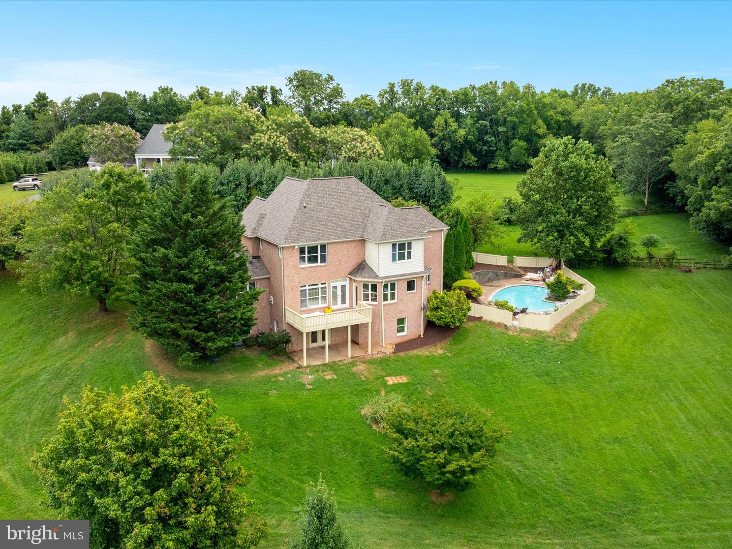 7563 FOXVIEW DR, WARRENTON, Virginia 20186, 5 Bedrooms Bedrooms, 9 Rooms Rooms,4 BathroomsBathrooms,Residential,For sale,7563 FOXVIEW DR,VAFQ2017450 MLS # VAFQ2017450