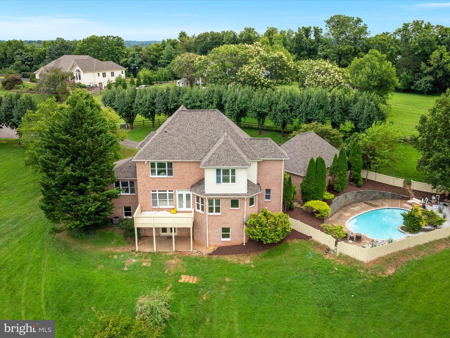 7563 FOXVIEW DR, WARRENTON, Virginia 20186, 5 Bedrooms Bedrooms, 9 Rooms Rooms,4 BathroomsBathrooms,Residential,For sale,7563 FOXVIEW DR,VAFQ2017450 MLS # VAFQ2017450