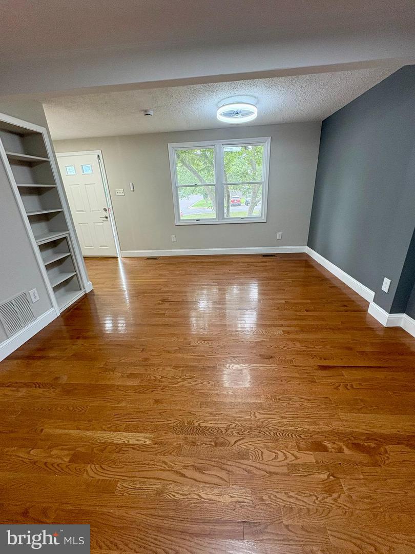 5213 PLEASURE COVE CT, ALEXANDRIA, Virginia 22315, 3 Bedrooms Bedrooms, ,2 BathroomsBathrooms,Residential,For sale,5213 PLEASURE COVE CT,VAFX2256372 MLS # VAFX2256372