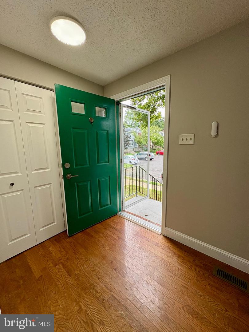 5213 PLEASURE COVE CT, ALEXANDRIA, Virginia 22315, 3 Bedrooms Bedrooms, ,2 BathroomsBathrooms,Residential,For sale,5213 PLEASURE COVE CT,VAFX2256372 MLS # VAFX2256372